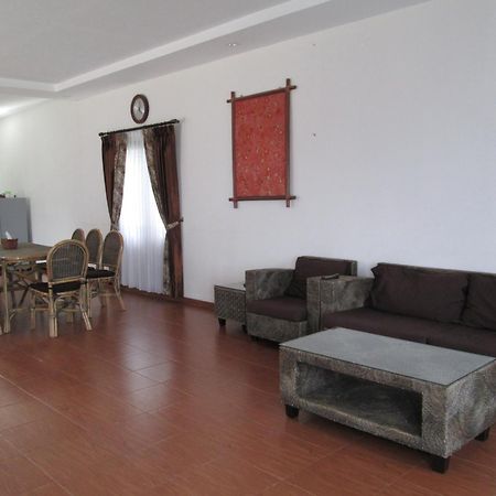Osmond Villa Resort Lembang Exterior photo