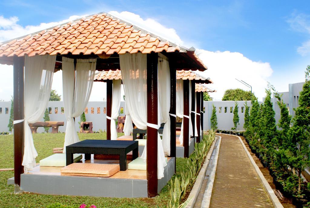 Osmond Villa Resort Lembang Exterior photo
